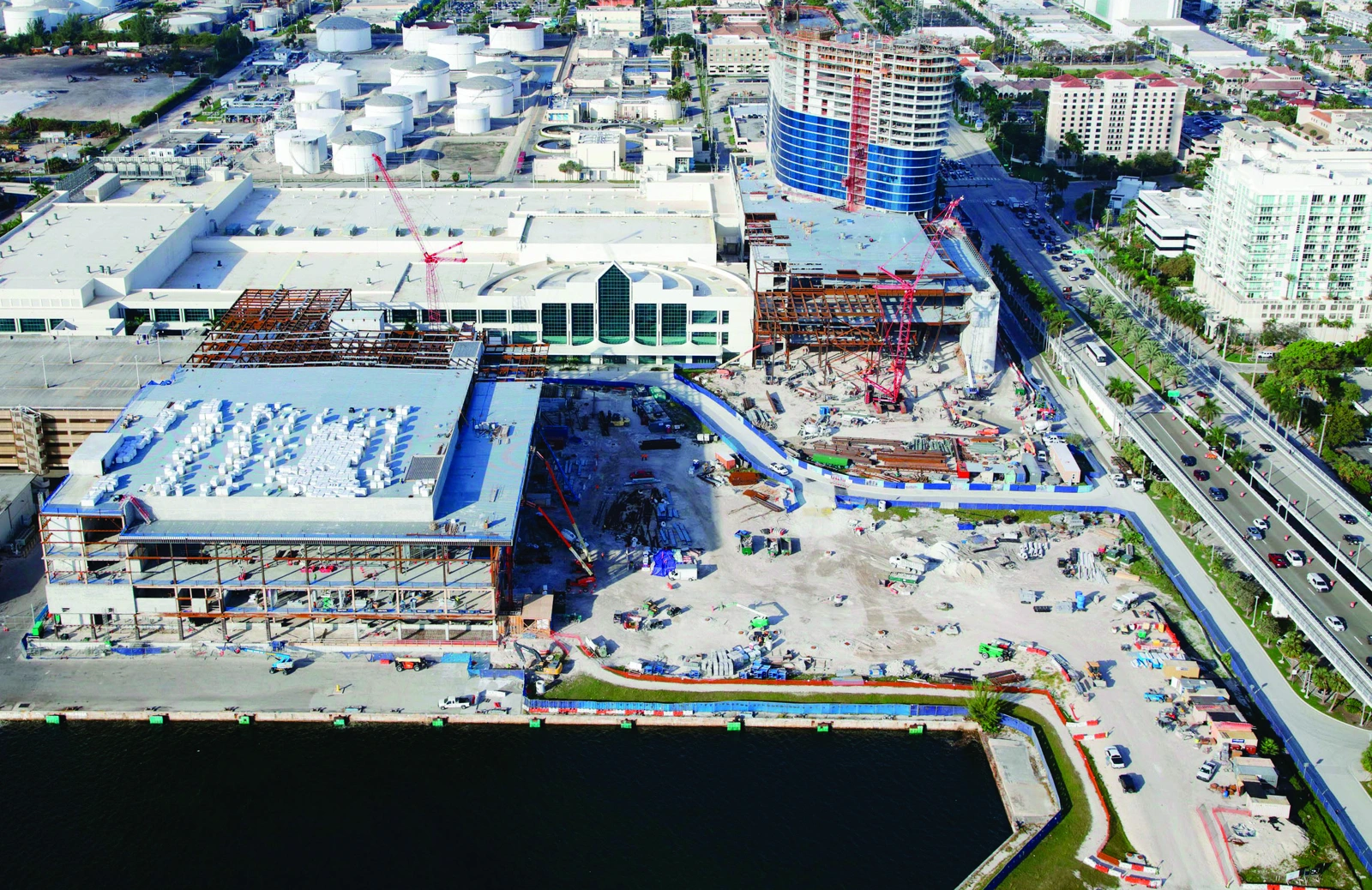 The convention campus in its waterfront context